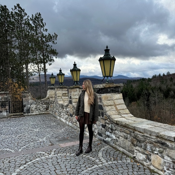 Meet your Posher, Elizabeth - Picture 1 of 1